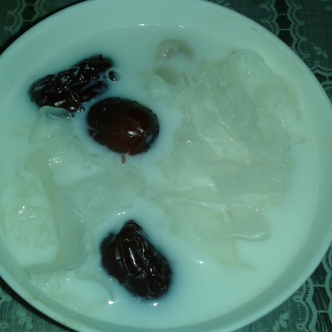 银耳桂圆红枣甜汤 银耳桂圆红枣甜汤