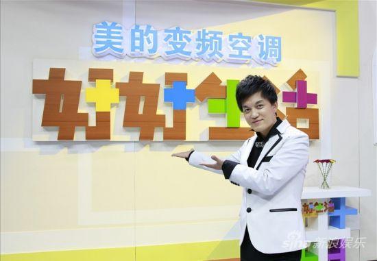 主持人李锐 主持人李锐