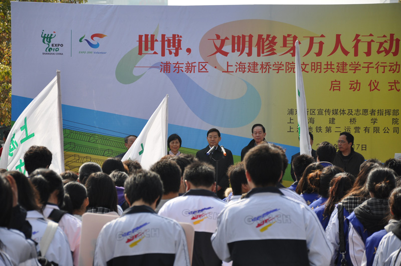 新闻传播学院学生参加志愿者活动 新闻传播学院学生参加志愿者活动