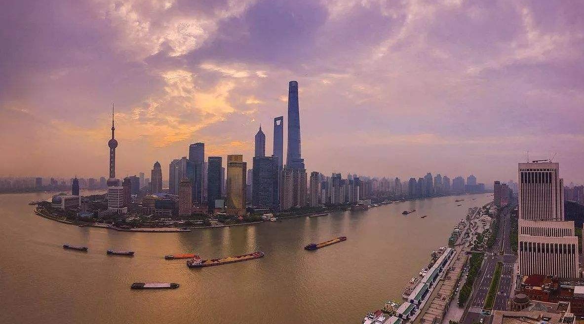 长江口南岸的上游市区 长江口南岸的上游市区