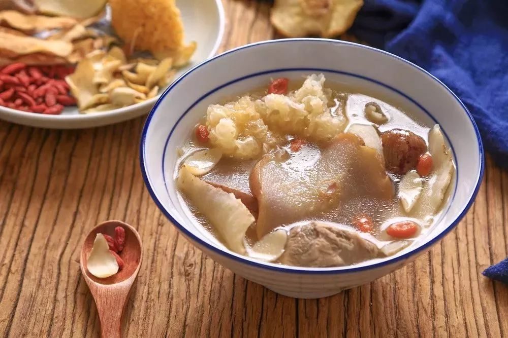 雪梨银耳瘦肉汤 雪梨银耳瘦肉汤