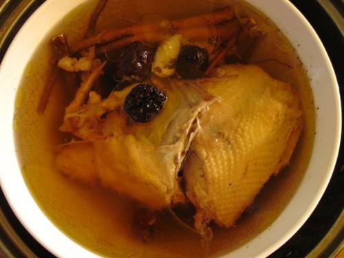 黄芪党参炖鸡煲 黄芪党参炖鸡煲