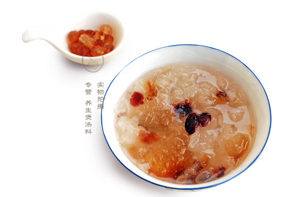 蔓越莓银耳桃胶雪梨羹 蔓越莓银耳桃胶雪梨羹