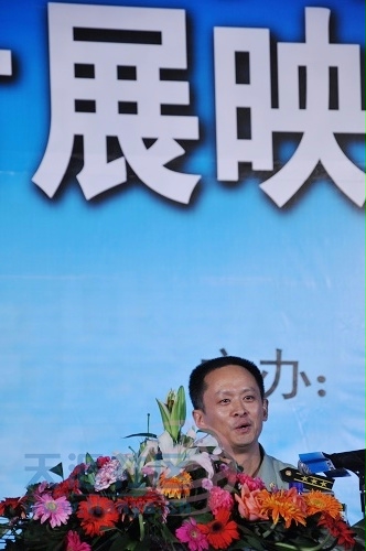 在2012年第七届中国纪录片年会上做报告 在2012年第七届中国纪录片年会上做报告