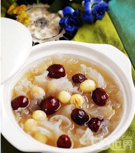 莲子红枣银耳汤 莲子红枣银耳汤