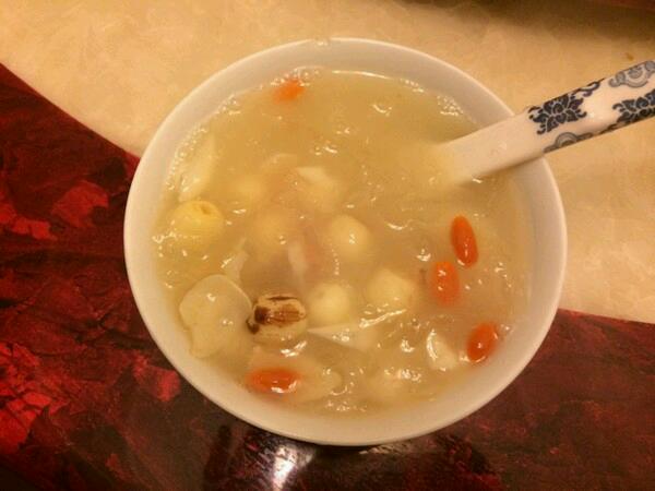 冰糖银耳莲子 冰糖银耳莲子
