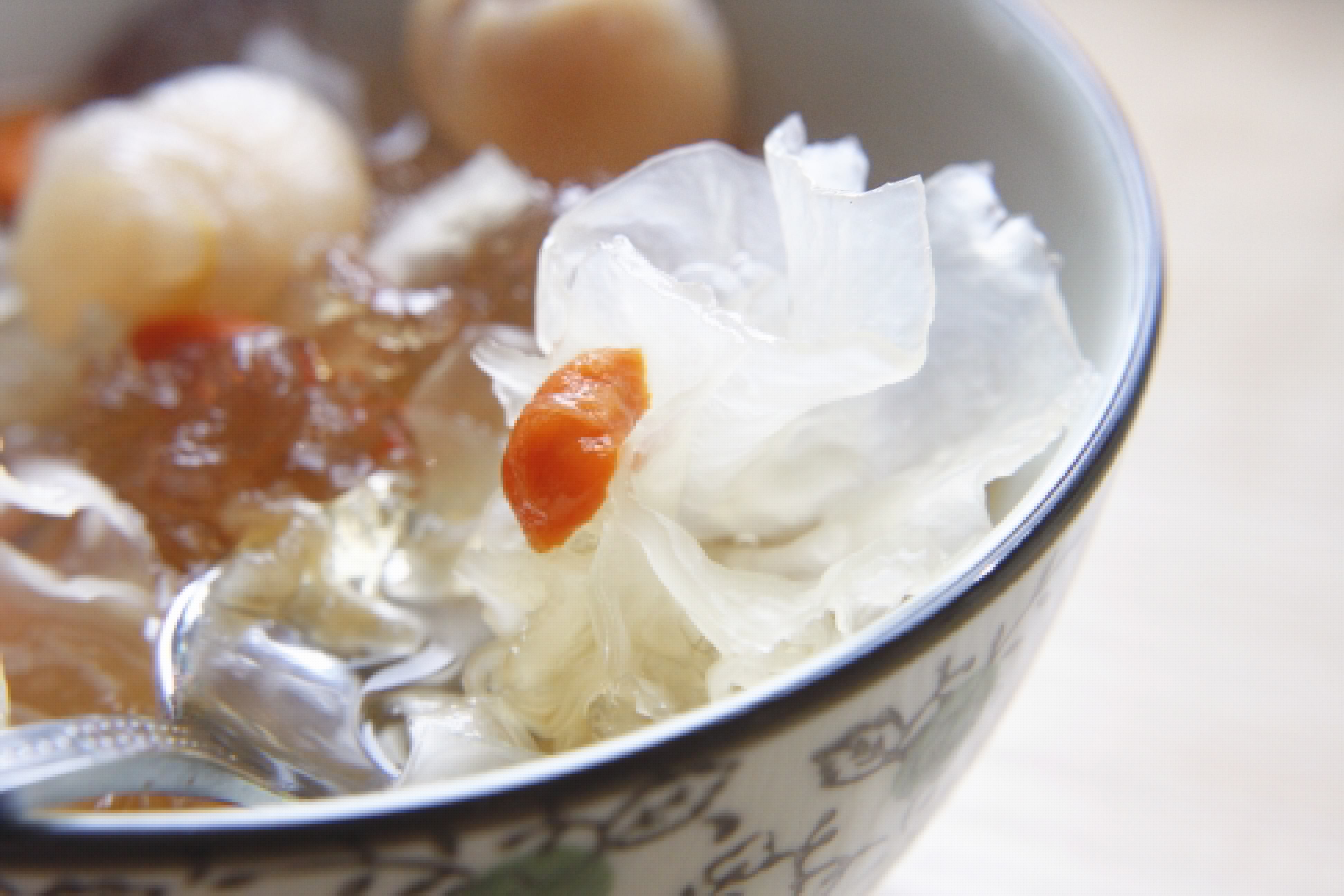 银耳桃胶糖水 银耳桃胶糖水