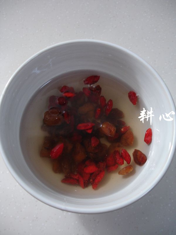 桂圆枸杞鸽子汤
