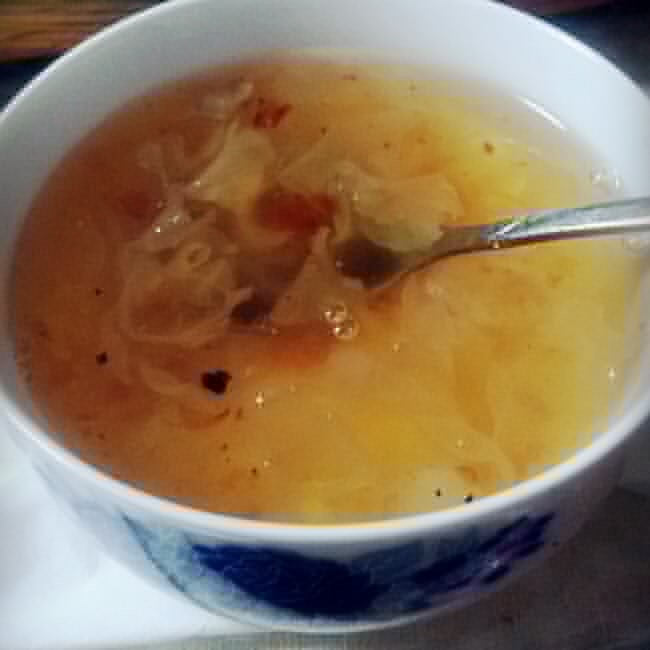 银耳桃胶炖 银耳桃胶炖