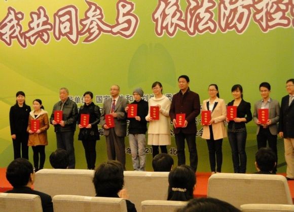 颜小东(左6戴帽子) 颜小东(左6戴帽子)