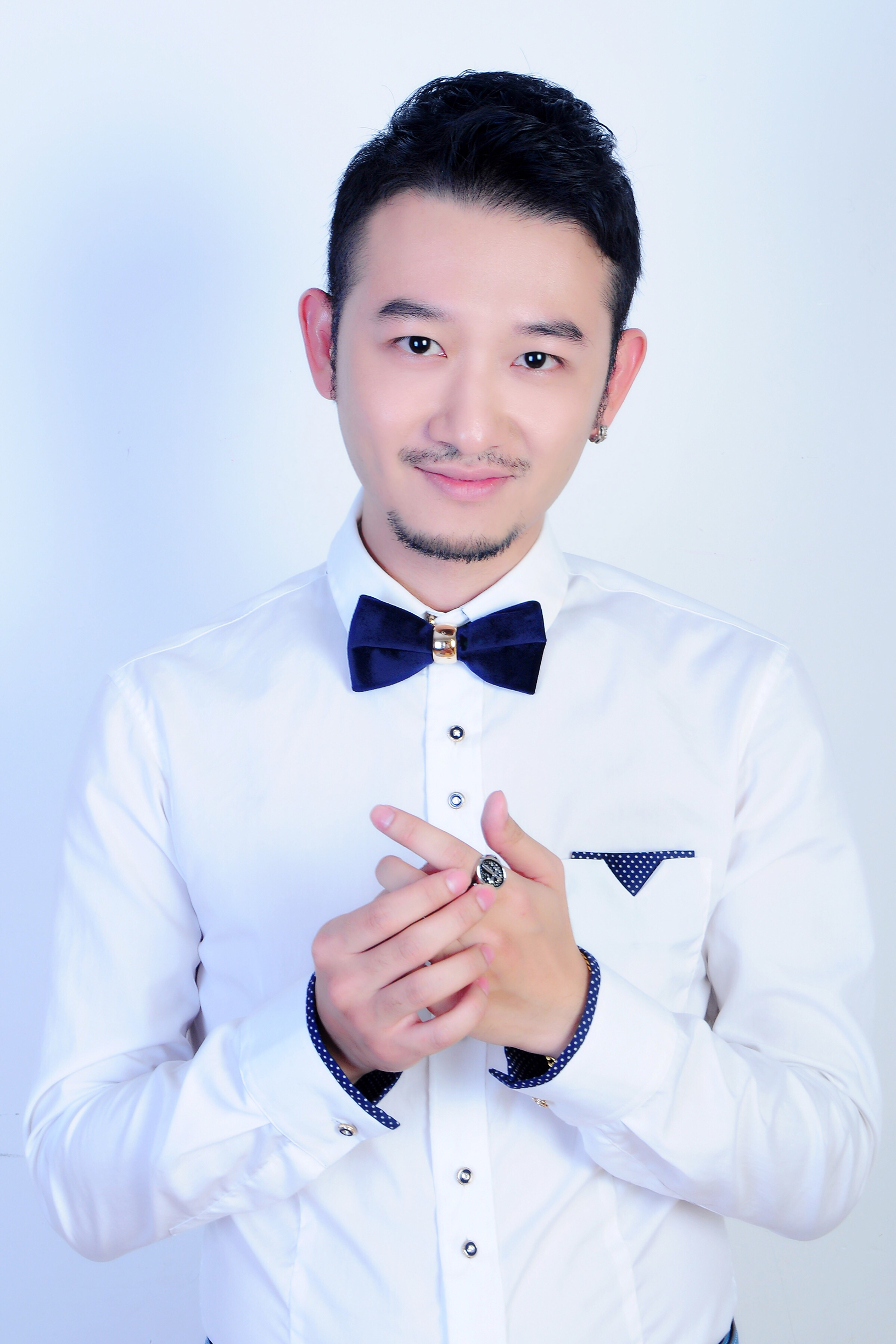李佳(中国内地男导演、演员) 李佳(中国内地男导演、演员)