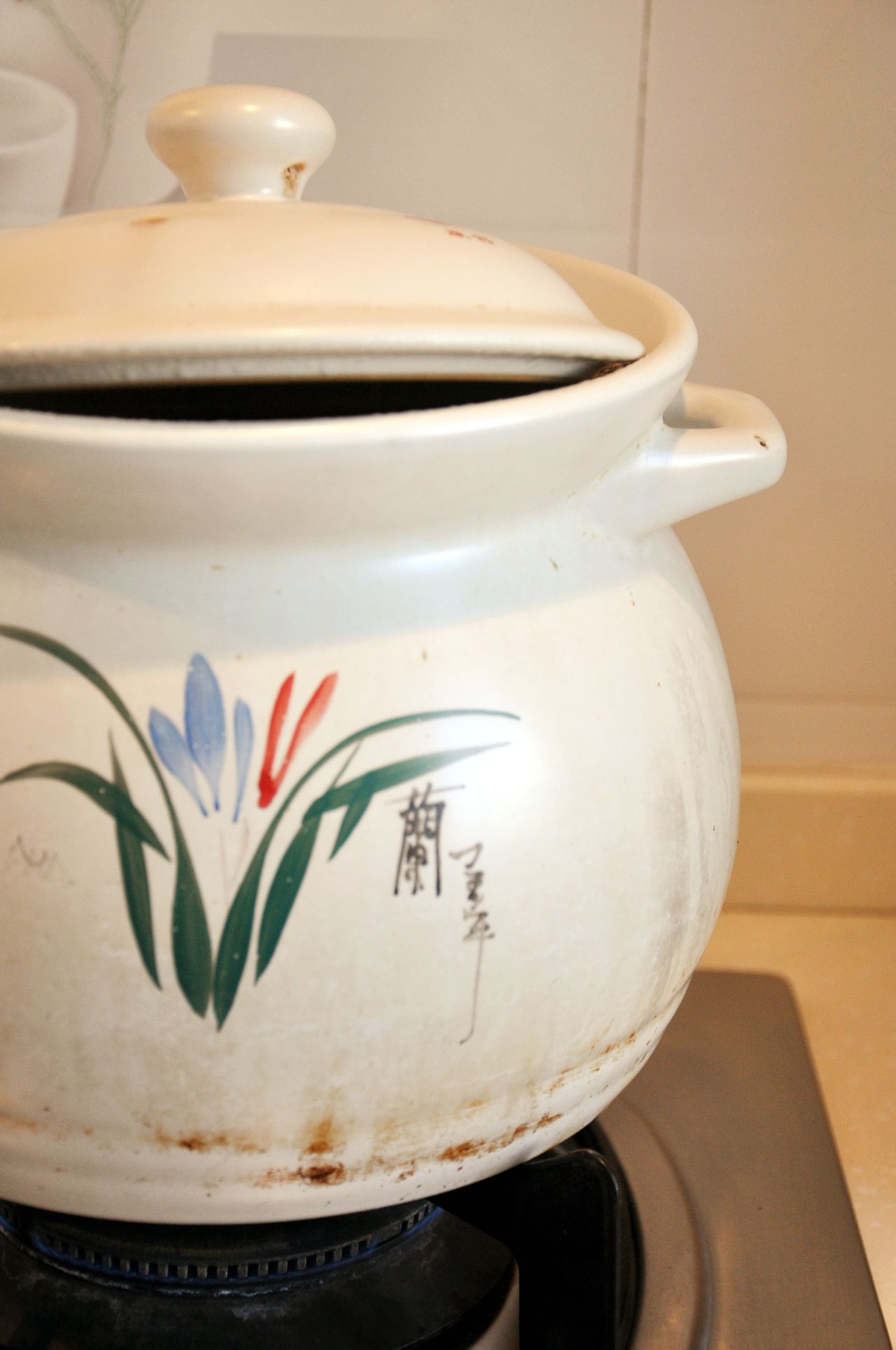 枸杞银耳皂角桃胶羹