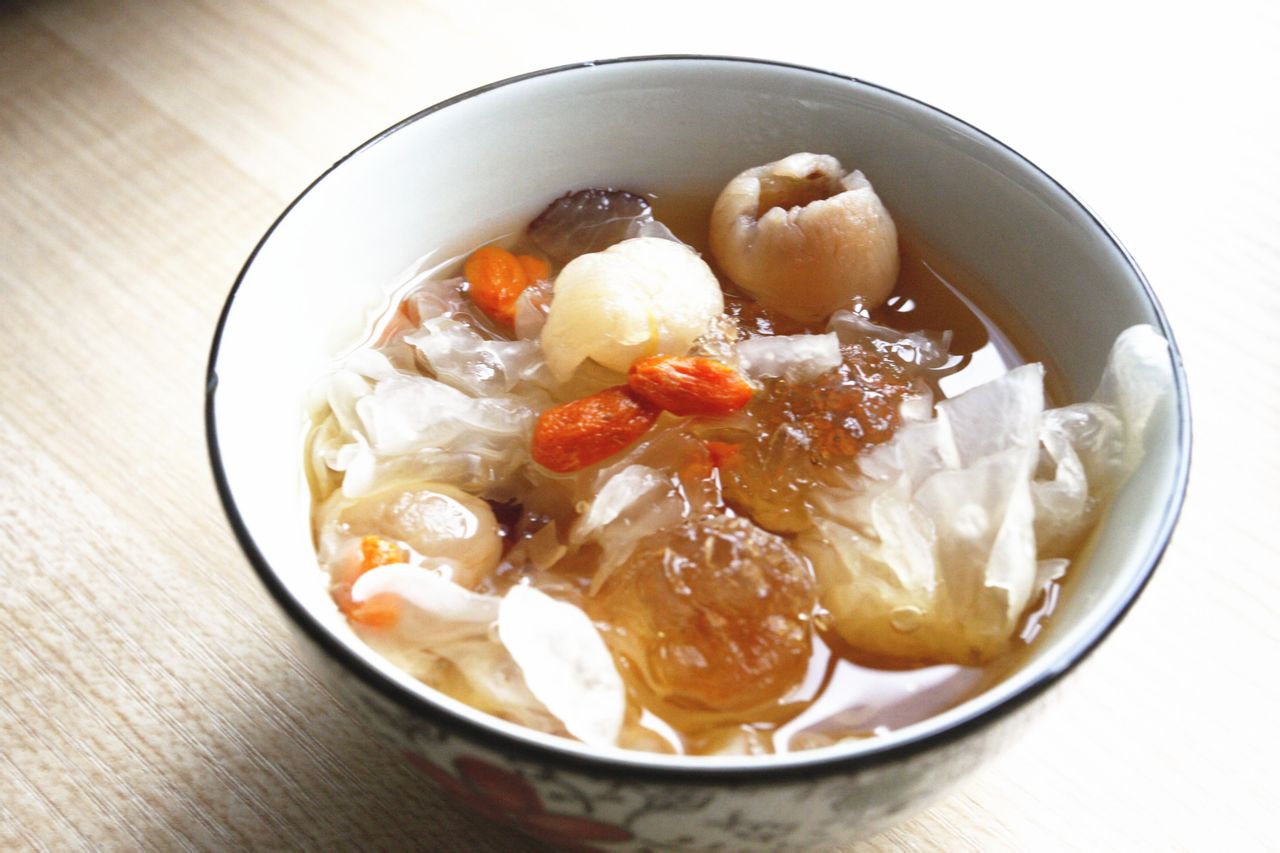 银耳桃胶糖水