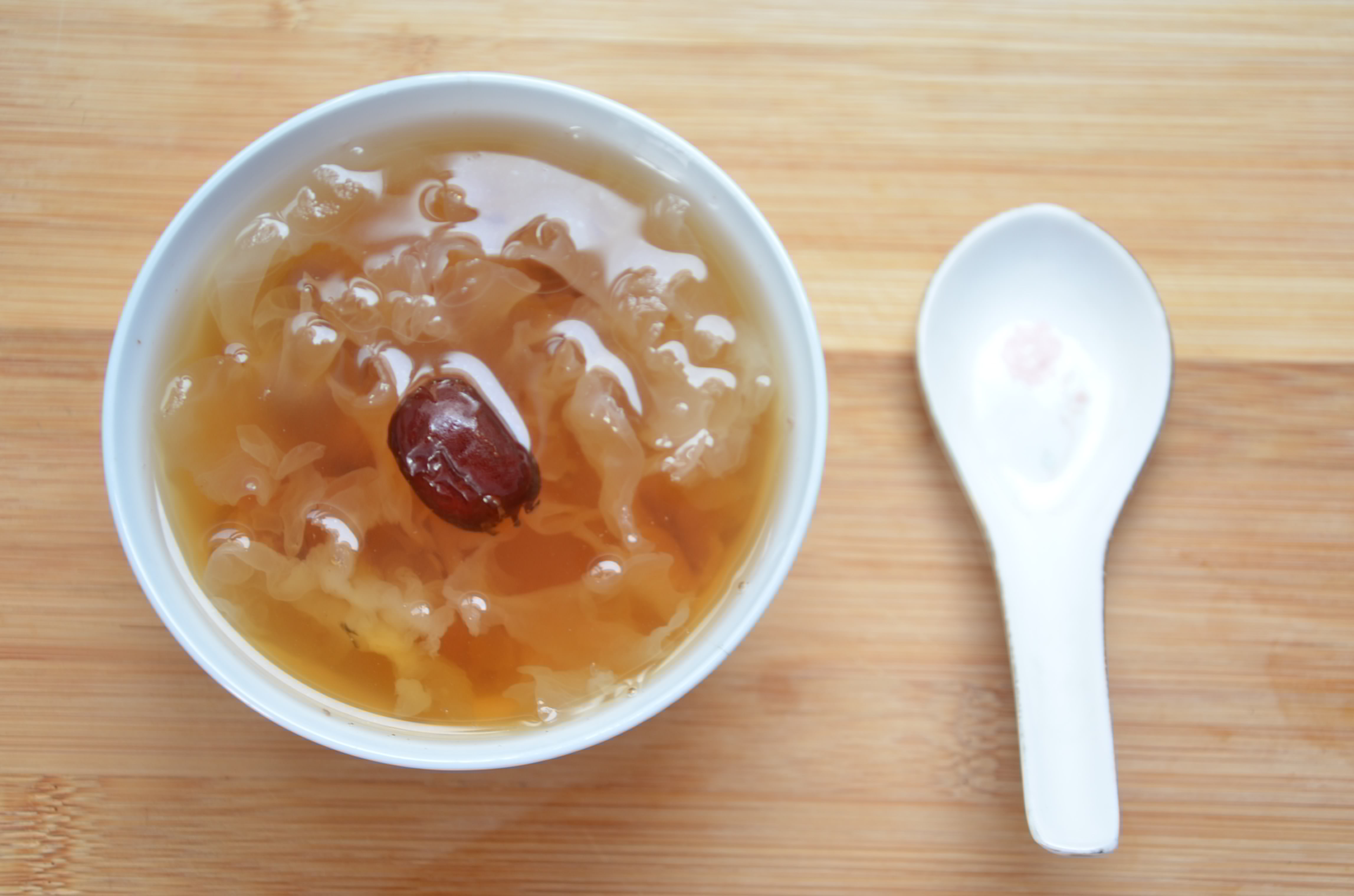 桂圆银耳红枣汤