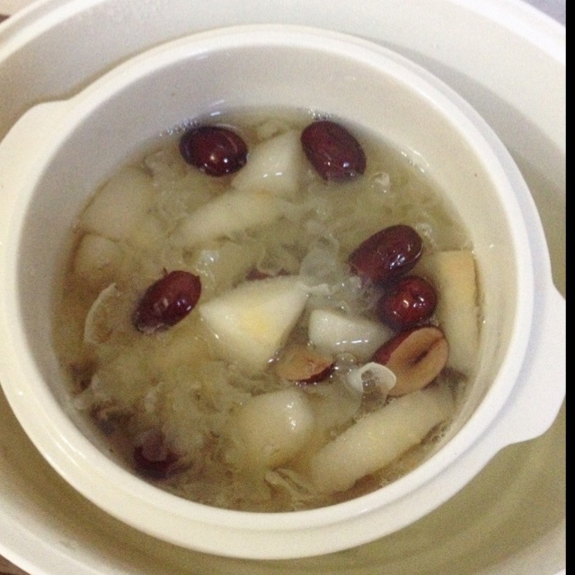 银耳红枣雪梨羹