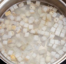 百合银耳雪梨润肺汤