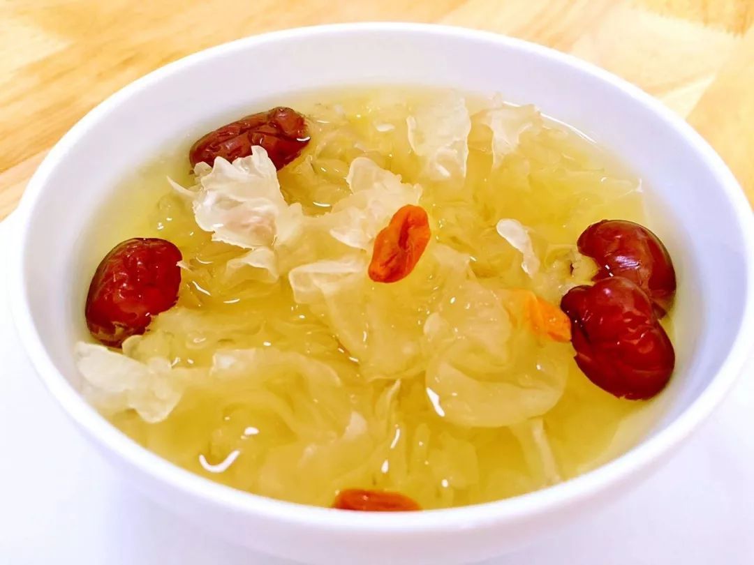 桂圆莲子银耳汤 桂圆莲子银耳汤