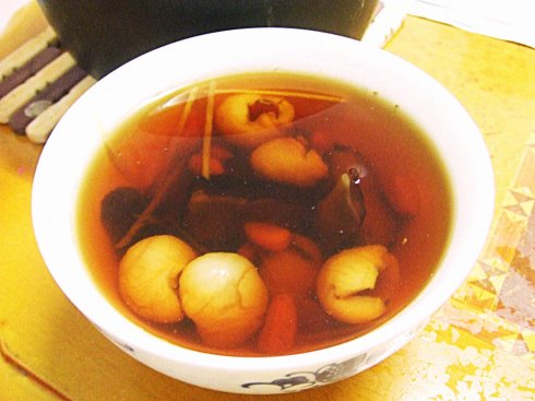黑枣桂圆银耳羹 黑枣桂圆银耳羹