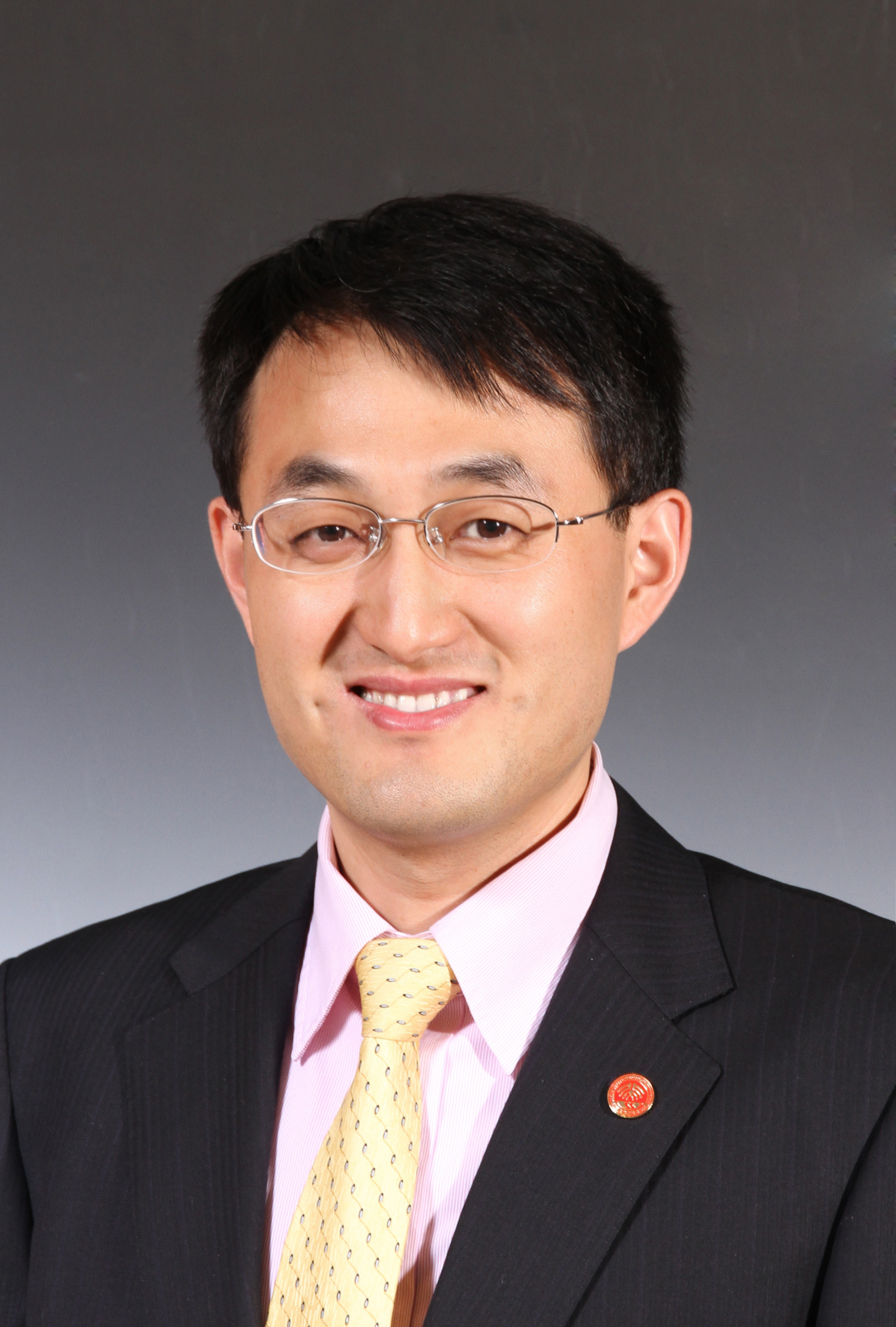 丁鹏(口腔正畸学博士、正畸专科医师) 丁鹏(口腔正畸学博士、正畸专科医师)