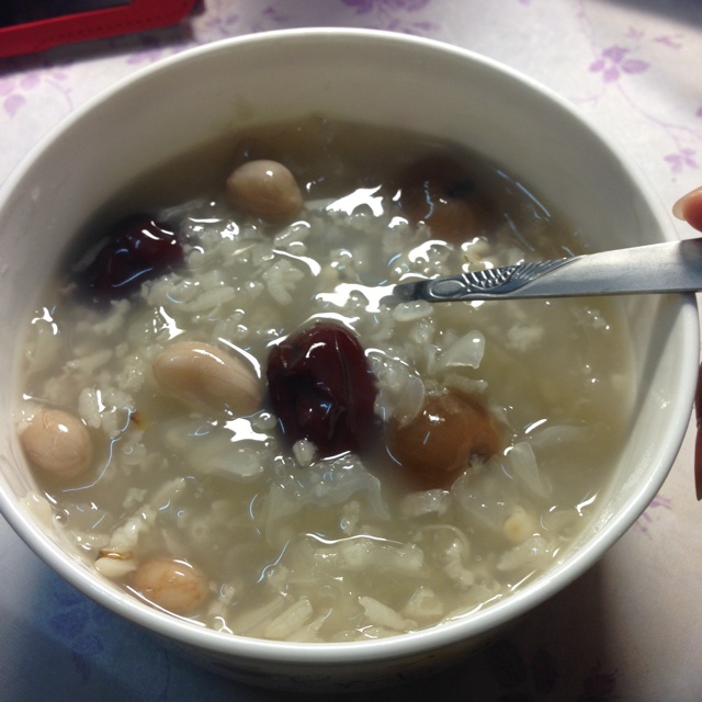 桂圆银耳红枣粥