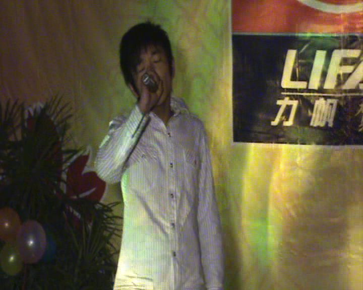 何润宏演出照片 何润宏演出照片