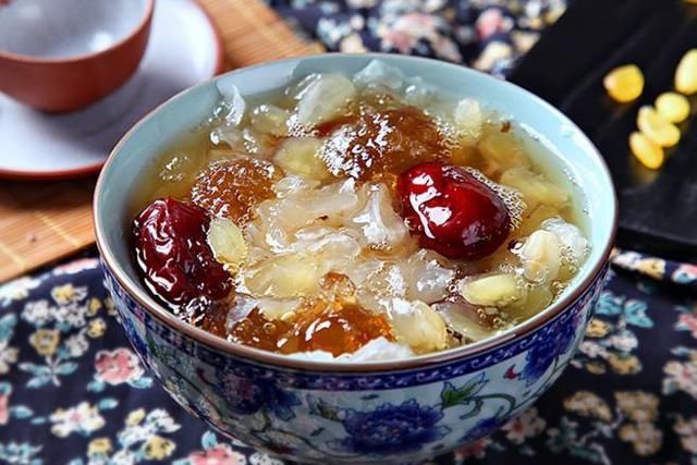 桂圆红枣银耳汤 桂圆红枣银耳汤