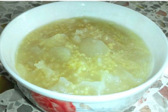 雪耳雪梨小米粥