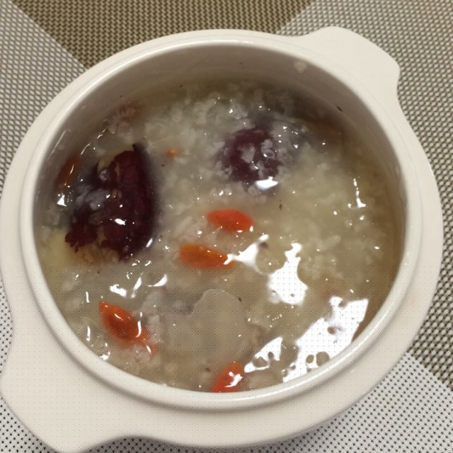 银耳莲子糯米燕窝粥 银耳莲子糯米燕窝粥