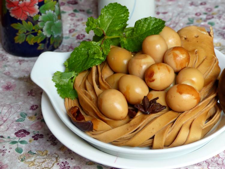 豆乾炖鸽蛋 豆乾炖鸽蛋