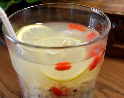 薏米银耳柠檬枸杞水 薏米银耳柠檬枸杞水
