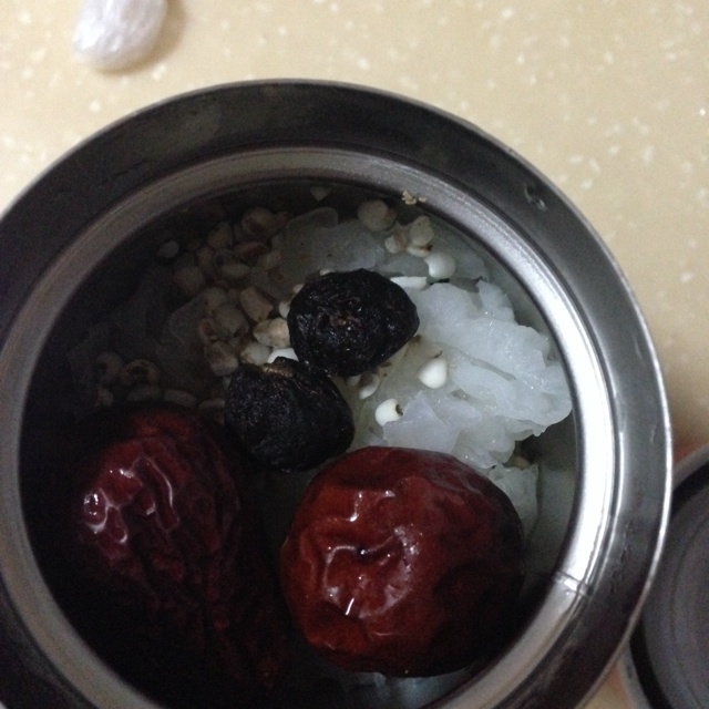 保温杯银耳羹