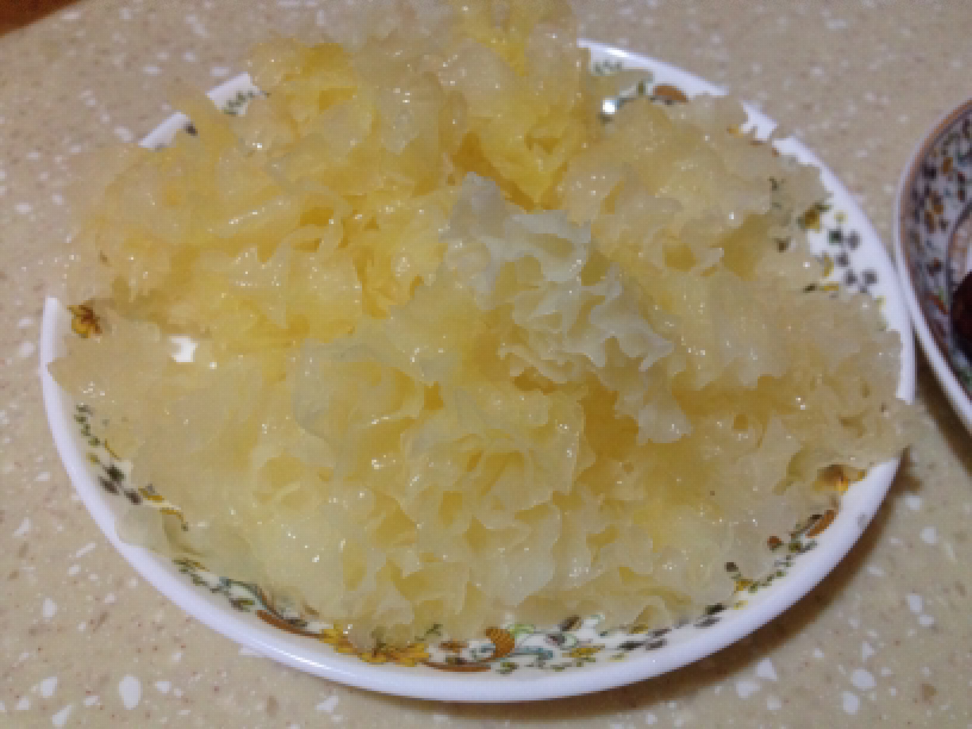 桂圆红枣莲子炖银耳