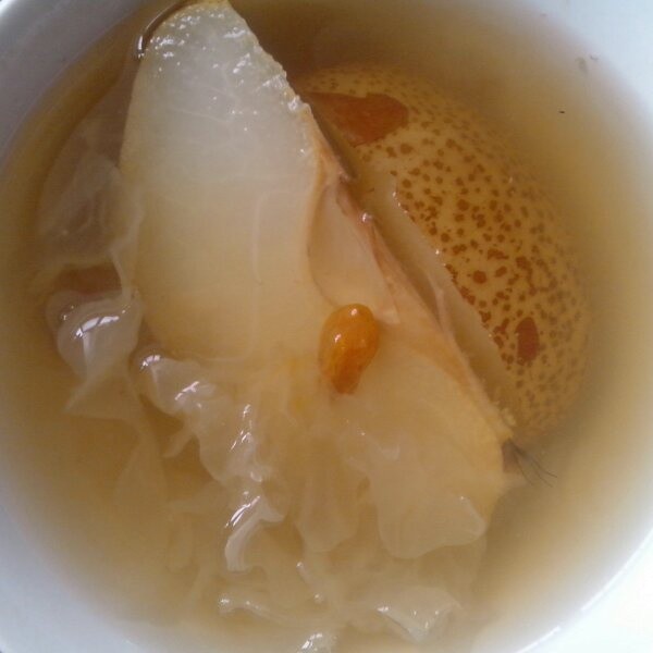冰糖梨子银耳煲