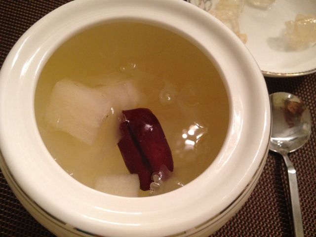 炖盅银耳雪梨 炖盅银耳雪梨