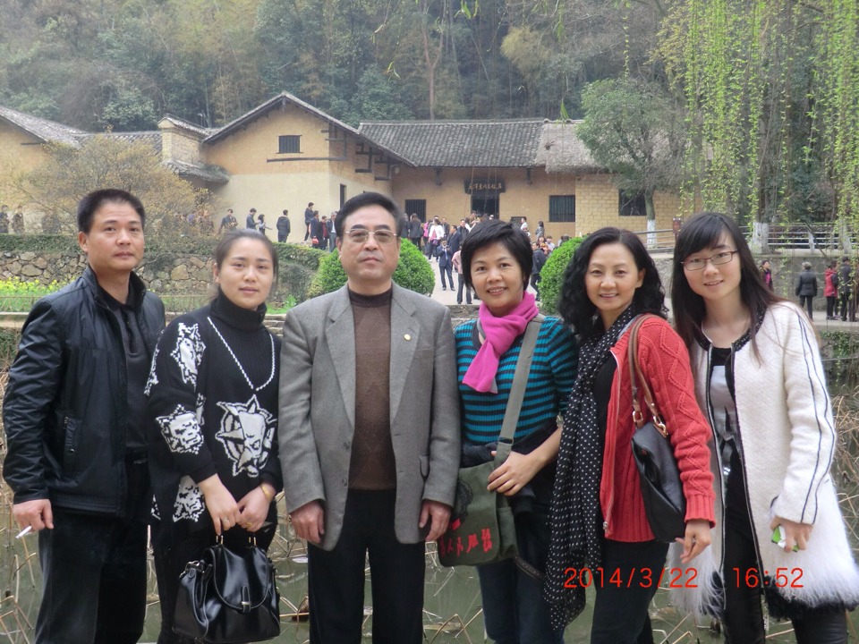 每培训一批老师都会组织去瞻仰毛泽东主席故居 每培训一批老师都会组织去瞻仰毛泽东主席故居