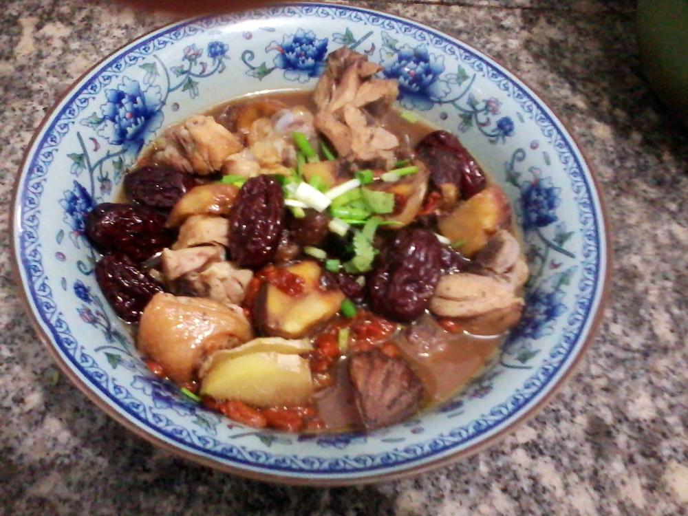 桂圆肉枸杞蒸鸽蛋