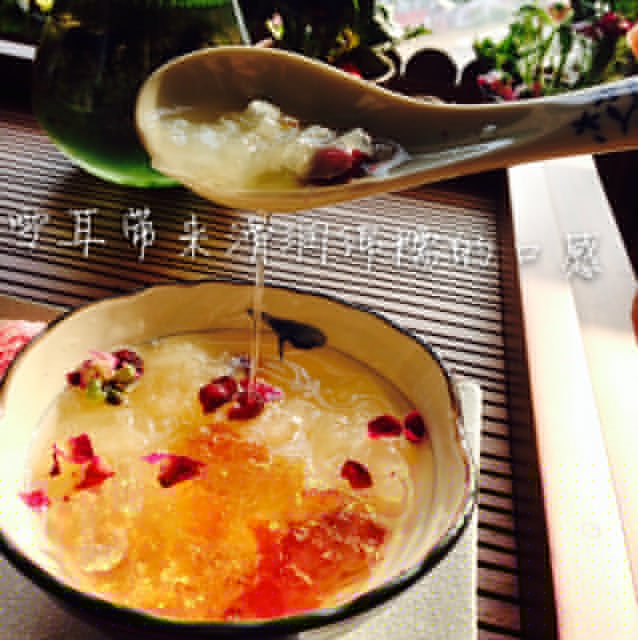 金银耳炖桃胶