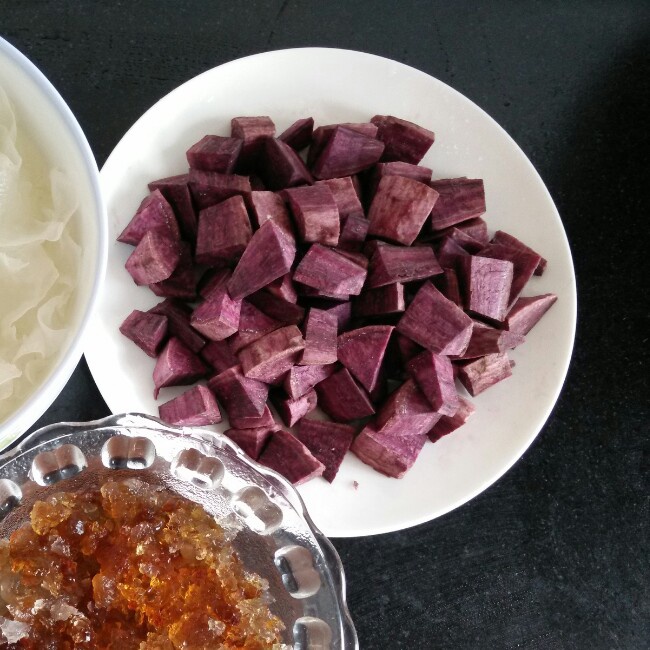 紫薯桃胶银耳羹