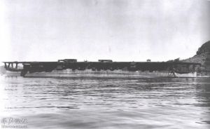 1945年9月25日,停泊在佐世保未完工的伊吹号 1945年9月25日,停泊在佐世保未完工的伊吹号
