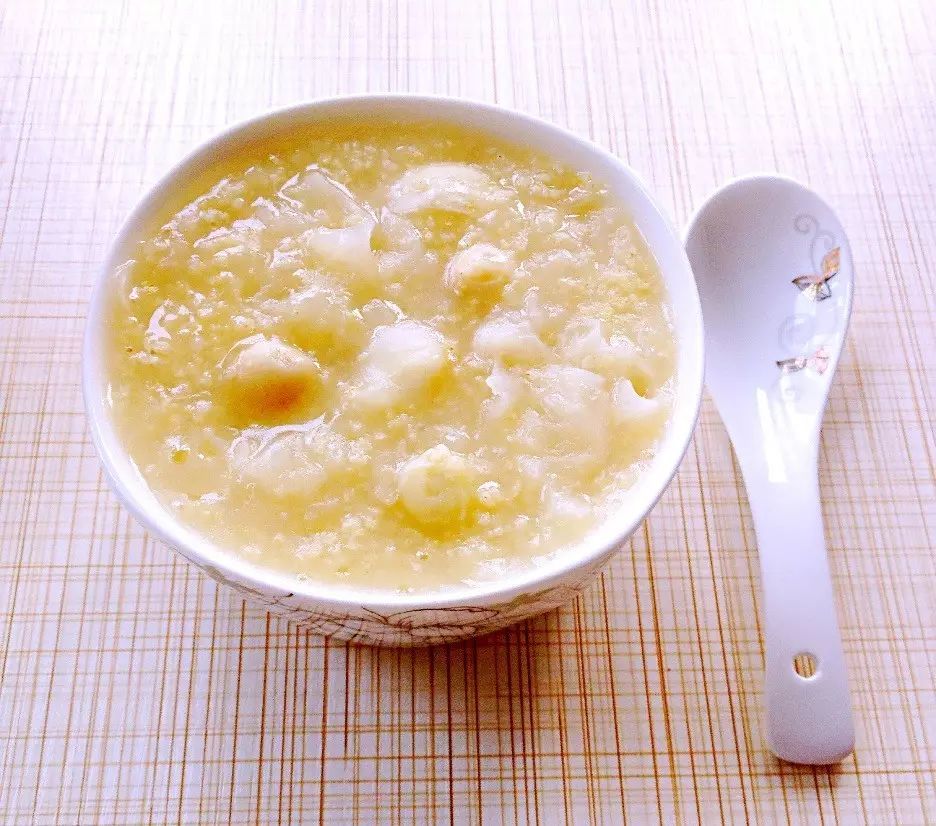 银耳雪梨小米粥 银耳雪梨小米粥