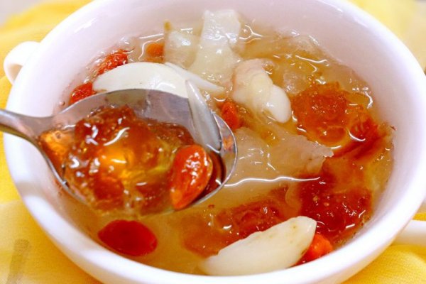 桃胶银耳羹 桃胶银耳羹