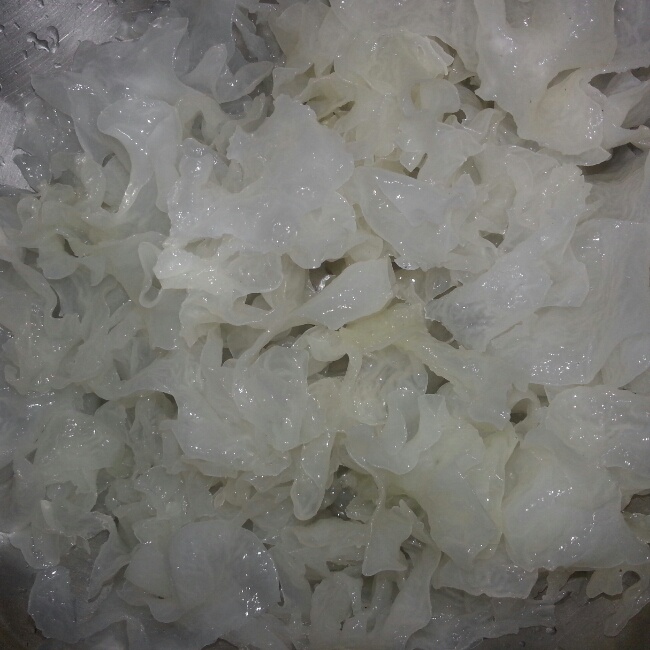 红豆花生银耳红枣汤