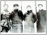 左三为刘斐 左三为刘斐