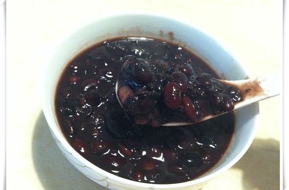 桂圆黑豆粥