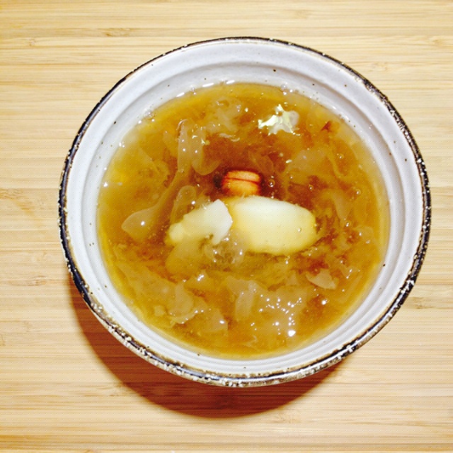 薏米莲子百合银耳汤