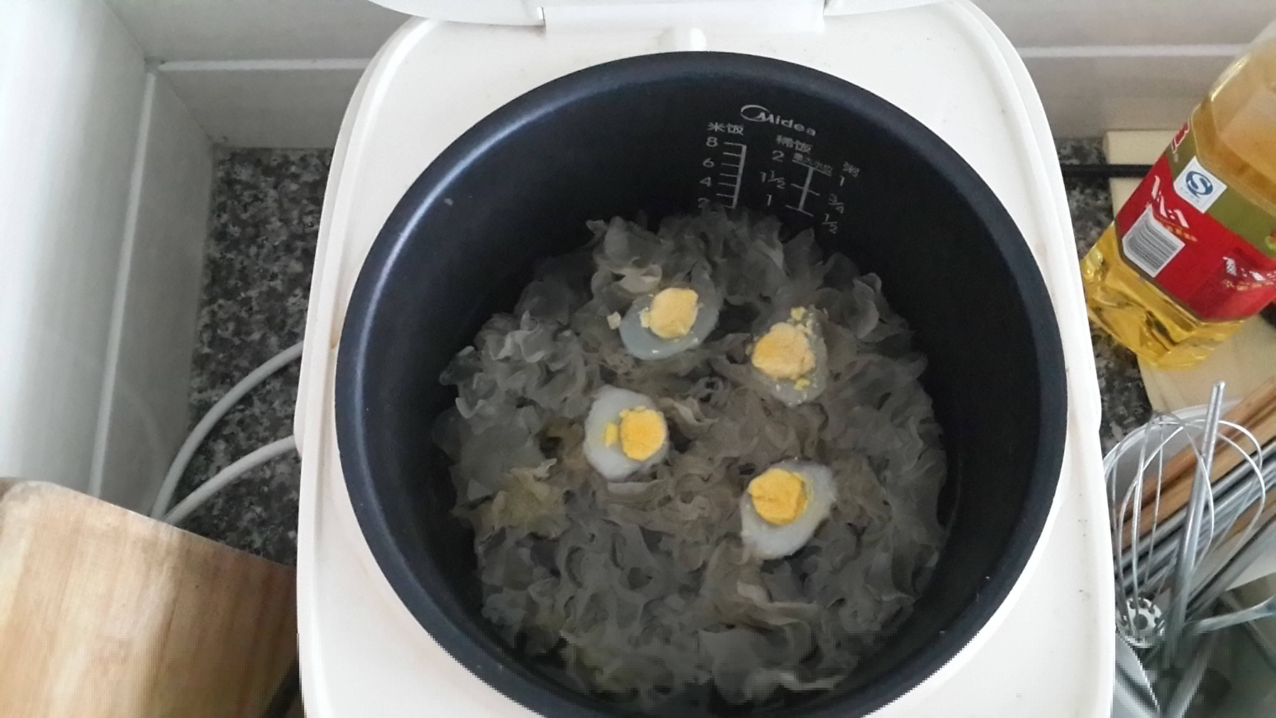 鸽子蛋炖银耳
