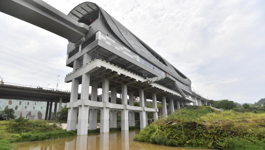 建在水面的6号线刘家坪站 建在水面的6号线刘家坪站
