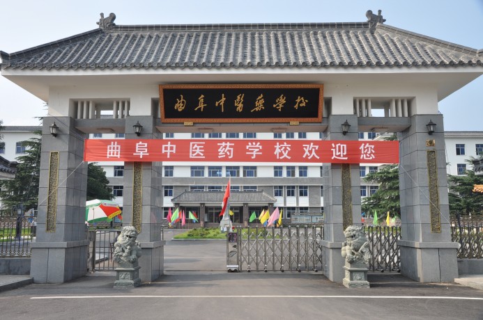 中心校区大门 中心校区大门
