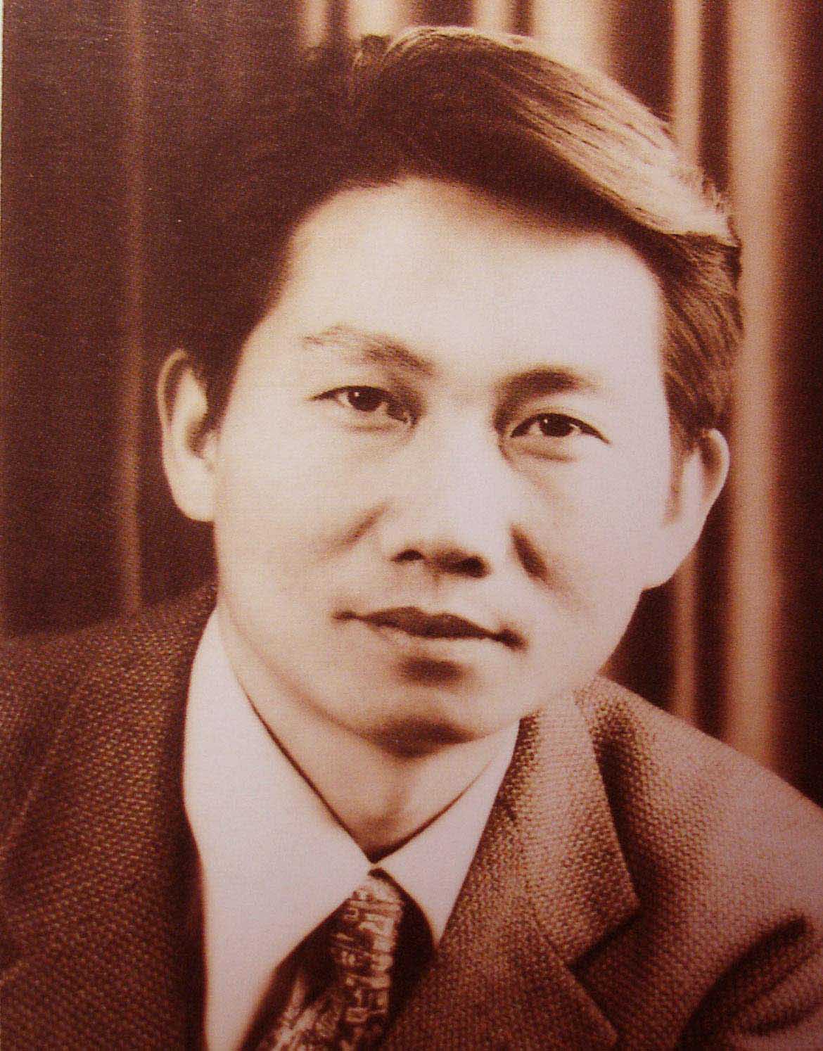 刘先银(着名学者、书画家、中国林业出版社编审) 刘先银(着名学者、书画家、中国林业出版社编审)