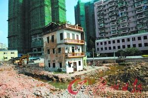 孤守在南田路龙田直街工地5年的小楼 孤守在南田路龙田直街工地5年的小楼